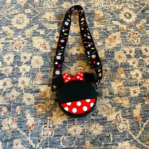 ***PLANNING A DISNEY TRIP*** NWT Minnie Mouse change purse with lanyard